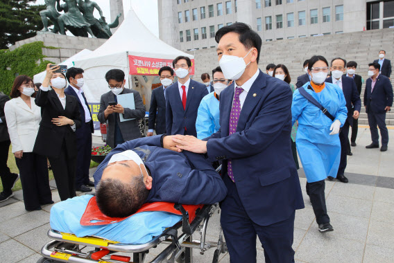 `손실보상법 촉구` 최승재 병원행…단식농성 돌입 6일 만