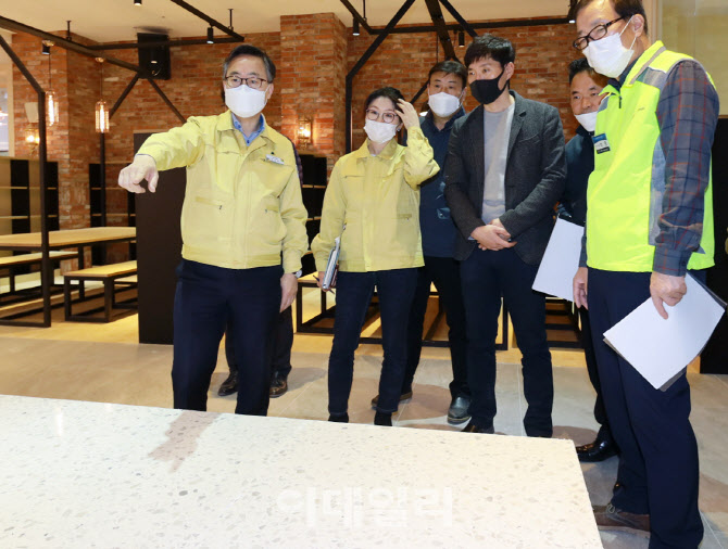 [포토] 유성훈 금천구청장, 공약이행 평가 '최우수'