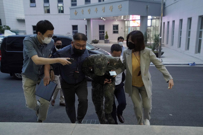 권인숙 "軍 성폭력 터졌는데 여군 '몸관리 잘하라' 지침…모든게 부적절"