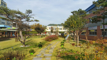 "탄소중립 실현을 위해 미래세대에게 숲 교육은 필수"