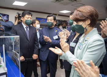 한정애 장관 "조력발전소 확대할 것…예비타당성조사 실시계획"