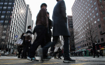 5번 보고했는데 '묵살'…허점 많은 '직장 내 괴롭힘 금지법'