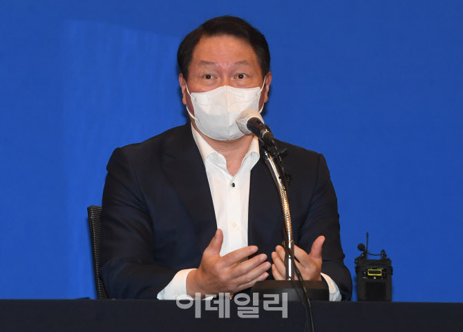 [포토]기자간담회에서 발언하는 최태원 대한상의 회장