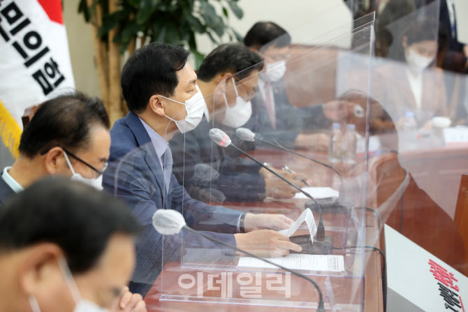 [포토]군 성범죄 진상규명 특위, '모두발언하는 김기현 권한대행'