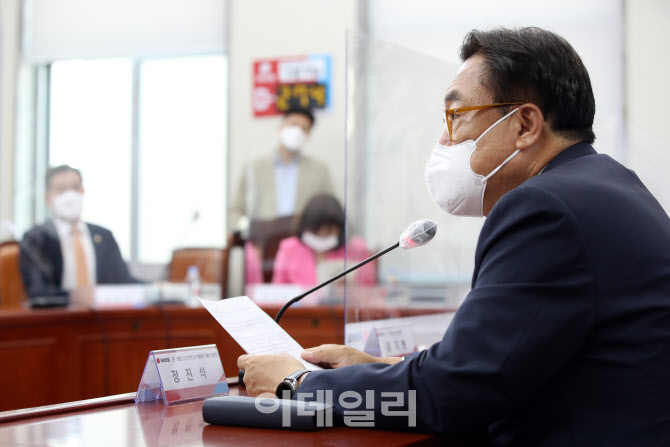 [포토]군 성범죄 진상규명 특위, '발언하는 정진석'
