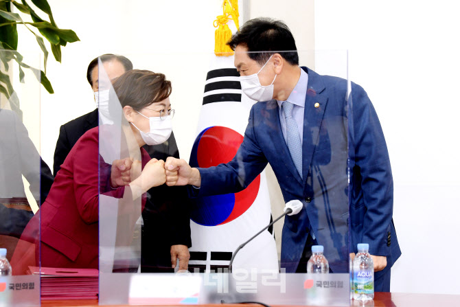 [포토]군 성범죄 진상규명 특위 참석한 김기현 권한대행