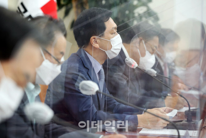 [포토]군 성범죄 진상규명 특위, '발언하는 김기현'