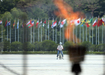 IOC, 북한 올림픽 불참 공식화…文정부 ‘제2 평창 구상’ 좌초