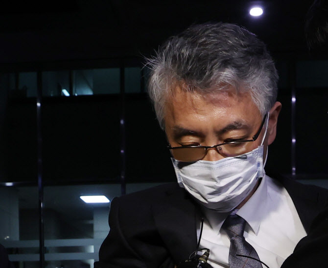 '회사지분 부당취득' 문은상 前 신라젠 대표 징역 20년 구형