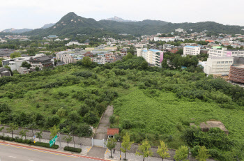 "기증품 한데 모으는 이건희미술관, 기증자 뜻 반하는 것"