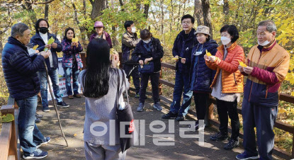 "은퇴후 산촌에 가면 산림치유, 숲해설이 하고 싶어요"