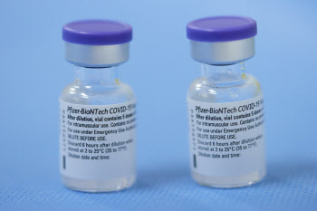 AZ·화이자 교차 접종 효과 주목…독일 연구진 "항체 최대 10배 형성"