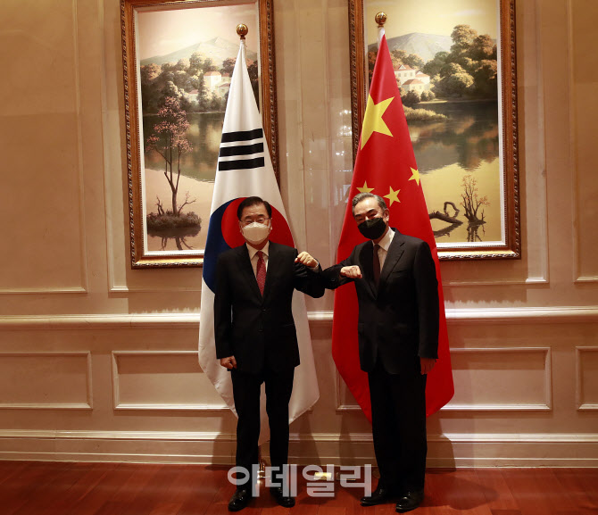 中왕이, 정의용에 "美 냉전적 사고…잘못된 장단 따라가지마”
