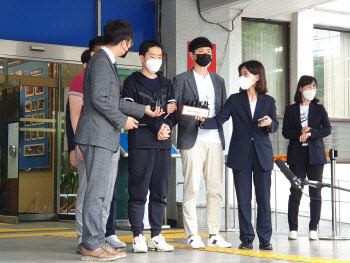 男 1300명 '몸캠' 유포 김영준 "피해자에 죄송…앞으로 반성하며 살겠다"