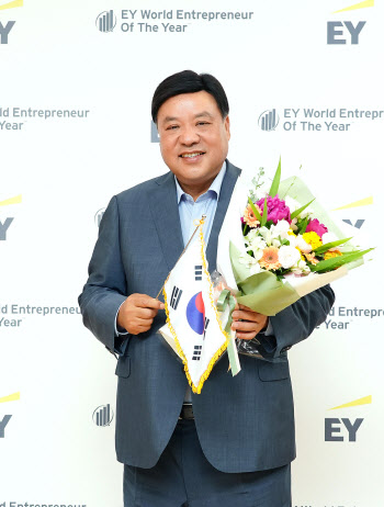 서정진 셀트리온그룹 회장, 한국인 최초 'EY 세계 최우수 기업가상'
