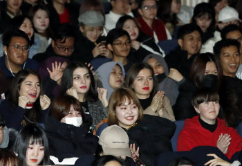 해외 한국어 학습자 16만명…교육부 “30개국에 교재 보급”