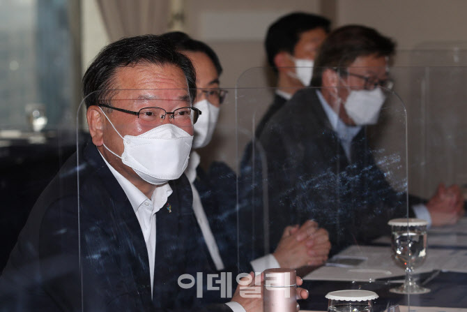 [포토] 인사말하는 김부겸 총리