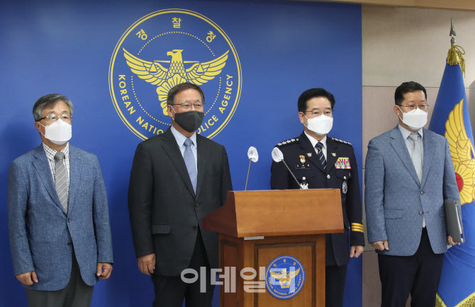 [포토]질문 듣는 김창룡 경찰청장-김병섭 반부패협의회 위원장