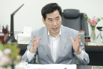 김상돈 의왕시장 “모든 시민 만족하는 100세도시 도약할 것”(인터뷰)