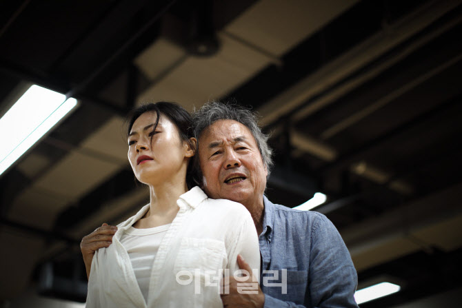 연극 '우리가 사랑했던 정원에서' 연습 현장 미리 보니