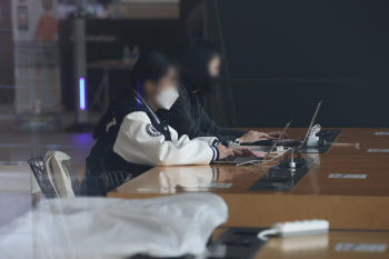 대학도 ‘대면강의’ 확대 고심…학생들 의견은 '분분'