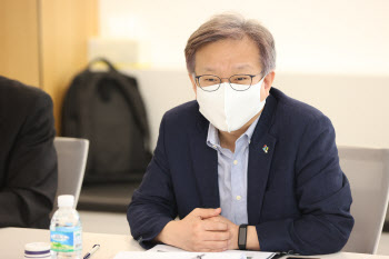 권칠승 장관 "국방 분야 中企 기술혁신 지원"