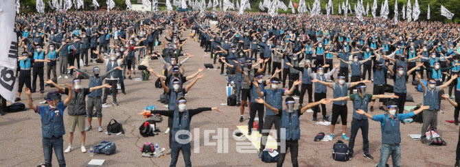 [포토]사회적 합의 이행 촉구하는 우체국 택배 노동자들