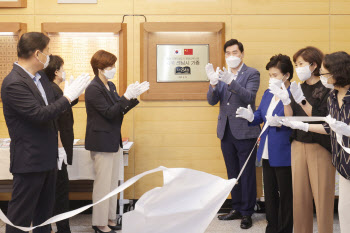 의왕시, 자매도시 중국 셴닝시 기증도서 전시회
