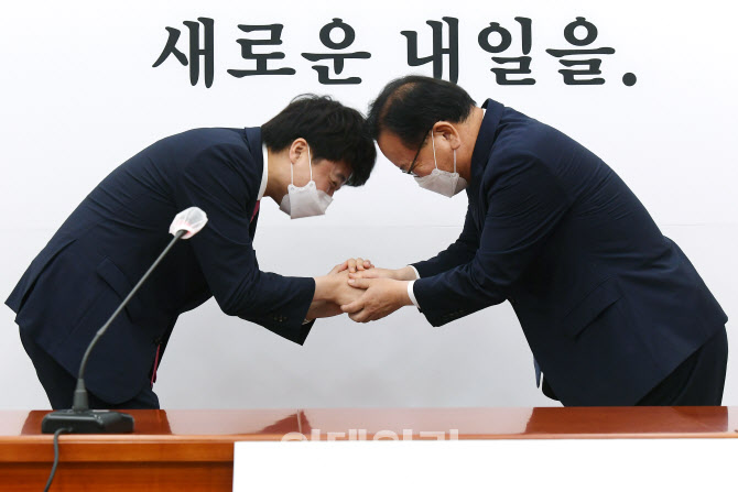 [포토]김부겸 총리, 이준석 국민의힘 대표 예방