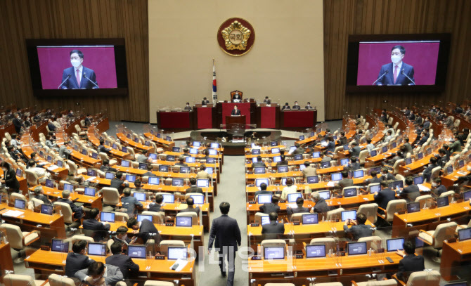 [포토]김기현 원내대표, "자영업자 모든 손실 정부가 보상해야"