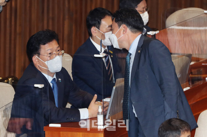[포토]본회의 참석한 송영길 더불어민주당 대표