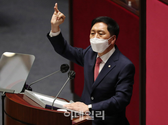 [포토]김기현, 국회 대표연설에서 “소득주도성장이 경제폭망의 시작”