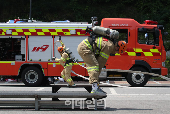 [포토]경연에 참가한 소방관