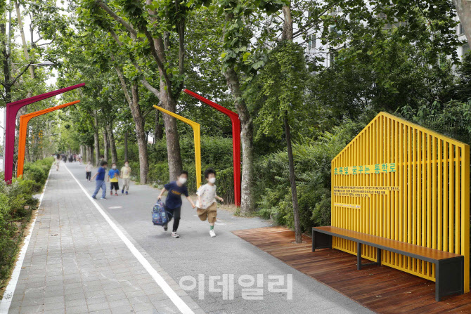 아우디폭스바겐, 서울 송파구에 '초록빛 꿈꾸는 통학로' 설치