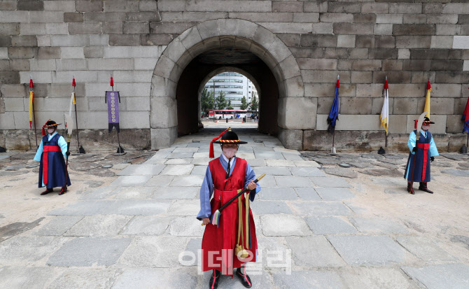 [포토]화재 후 13년 만에 완전 개방된 국보1호 숭례문