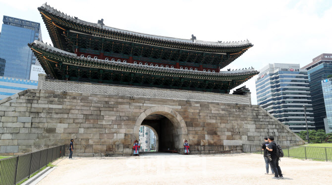 [포토]13년 만에 완전 개방된 국보1호 숭례문