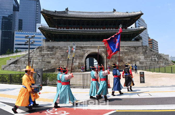 [포토]국보 1호 '숭례문', 13년 만에 일반에 완전 개방