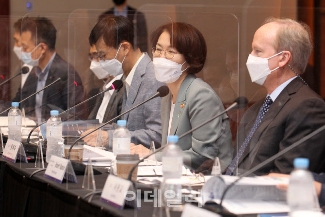 [포토] 임혜숙 과기정통부 장관, 6G 전략회의