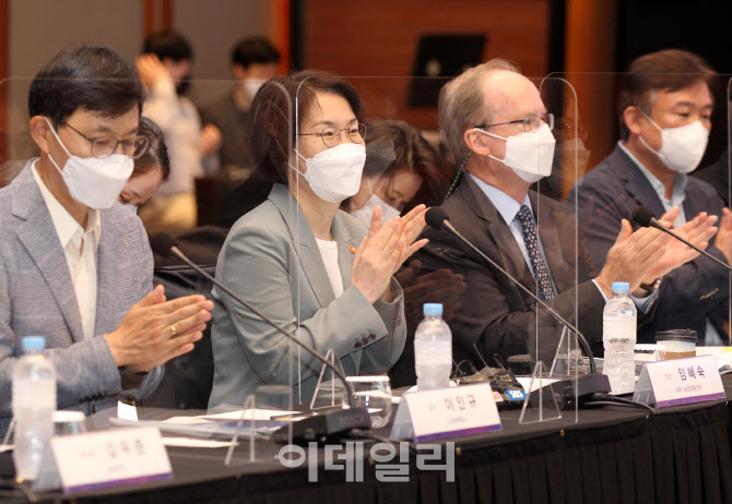 [포토] 6G 전략회의 참석한 임혜숙 과기정통부 장관