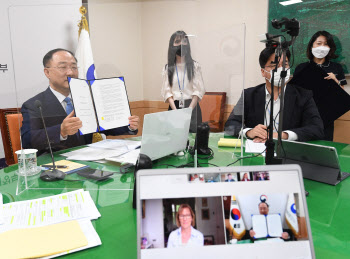 홍남기 “EBRD 추가 출연, 수원국 위기대응·경제 포용 기여”