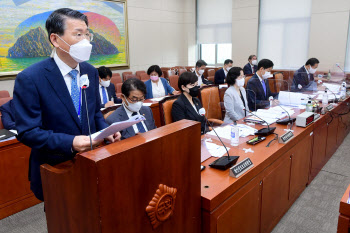 은성수 "코인 휴지조각 위험…머스크 장난, 손해배상 어려워"