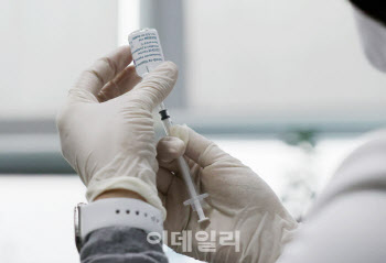 백신 자체 접종 시작하는 대기업들…집단면역 조기 형성 기대감