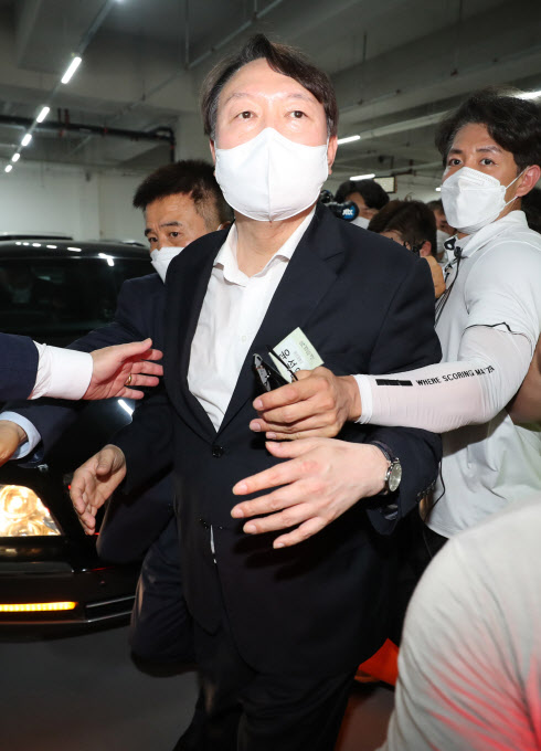 윤석열, 29일 대권 선언…처가 의혹·입당 여부 입장 밝힐 듯