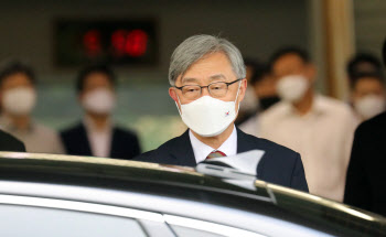 文대통령, 최재형에 “바람직하지 않다”…윤석열과 다르게 작심 비판