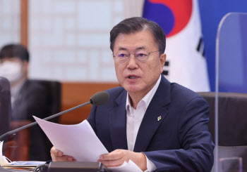 문 대통령 “공직자 일탈행위 무관용 원칙으로 일벌백계하라”