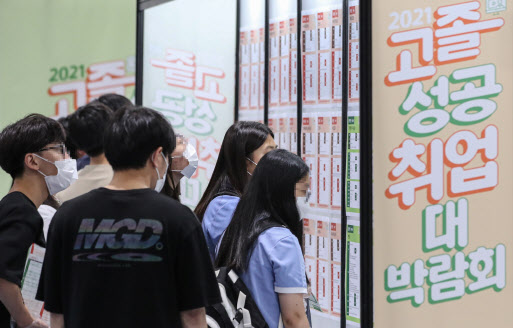 올해 상반기 기업 채용계획 작년보다 24.4% 증가…제조업만 9.3만명