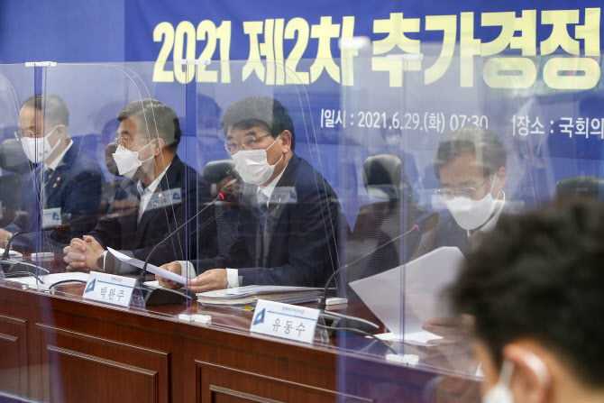 자영업자 지원금 최대 900만원·재난지원금 1인당 25~30만원(종합)