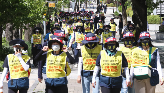 ‘직접고용 요구’ 건보공단 고객센터 노조 다시 파업한다