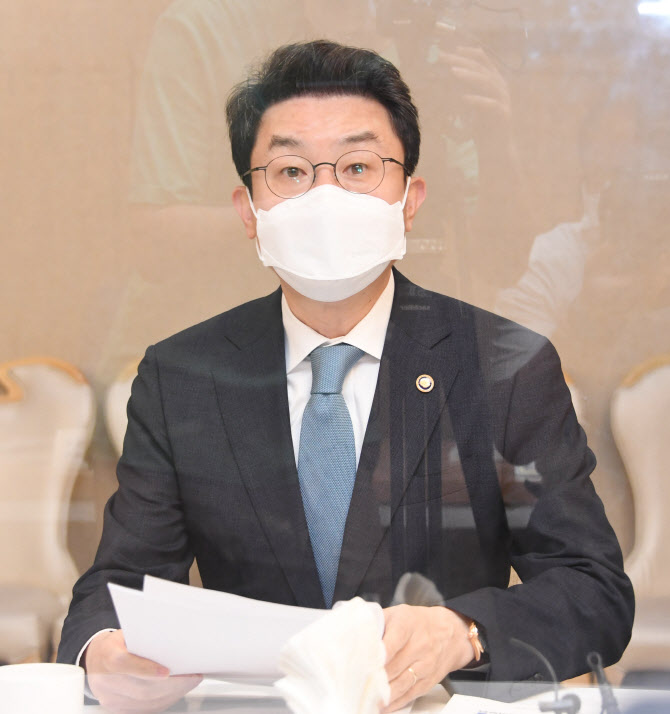 이억원 기재차관 “물가 선제 대응, 과도한 인플레이션 기대 차단”