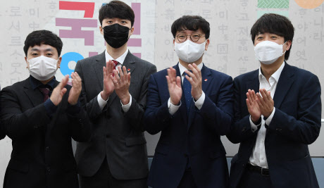이준석, 신임 대변인단 만난 자리서 "박성민과 경쟁 고민해야"